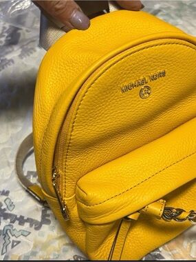 MICHAEL KORS Erin mini leather mustard backpack super color perfect for summer.